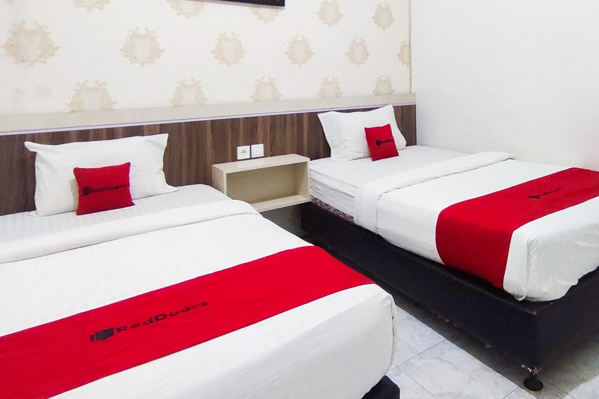 Reddoorz Syariah At Penginapan Eby Padang 外观 照片