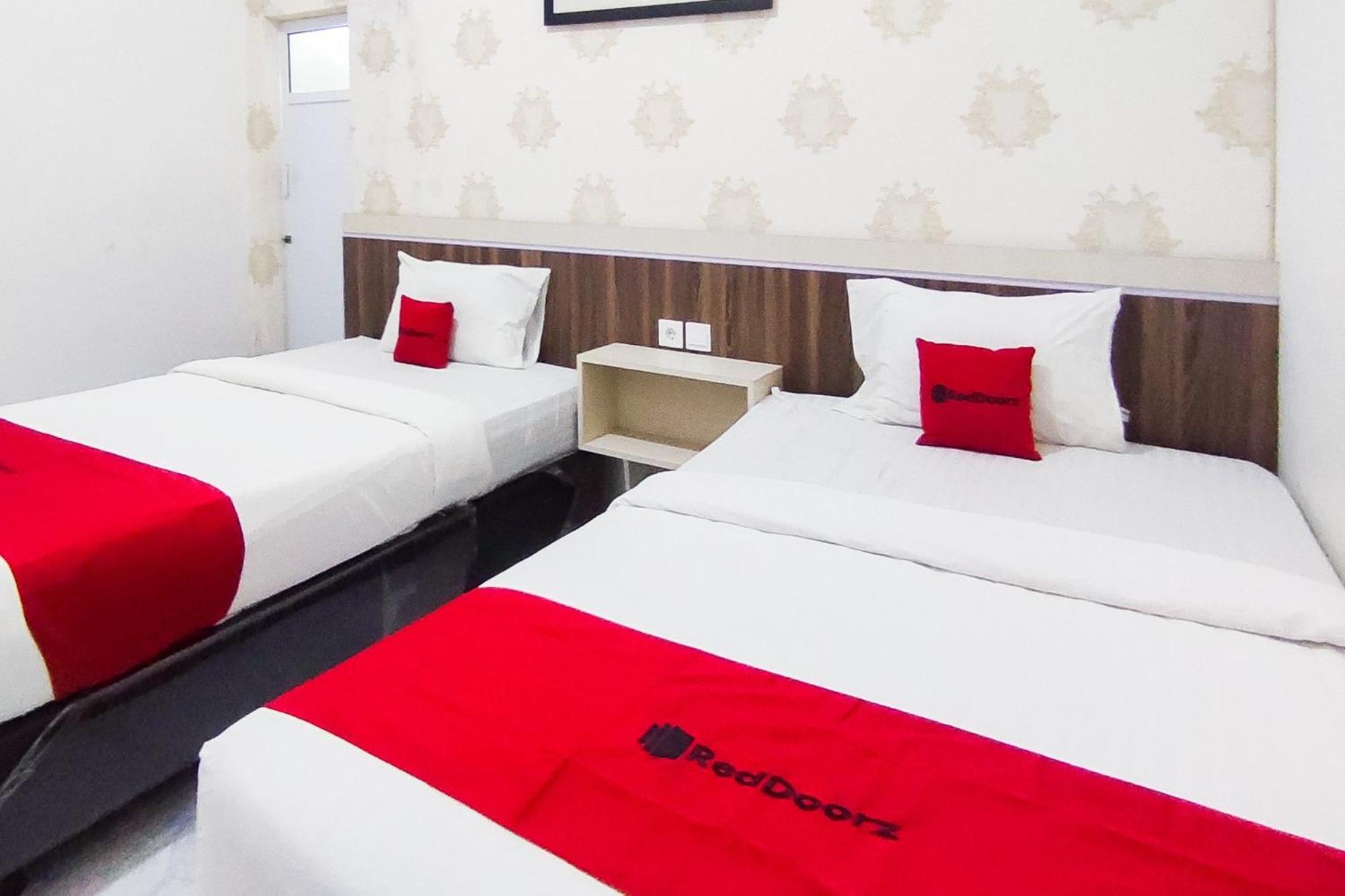 Reddoorz Syariah At Penginapan Eby Padang 外观 照片